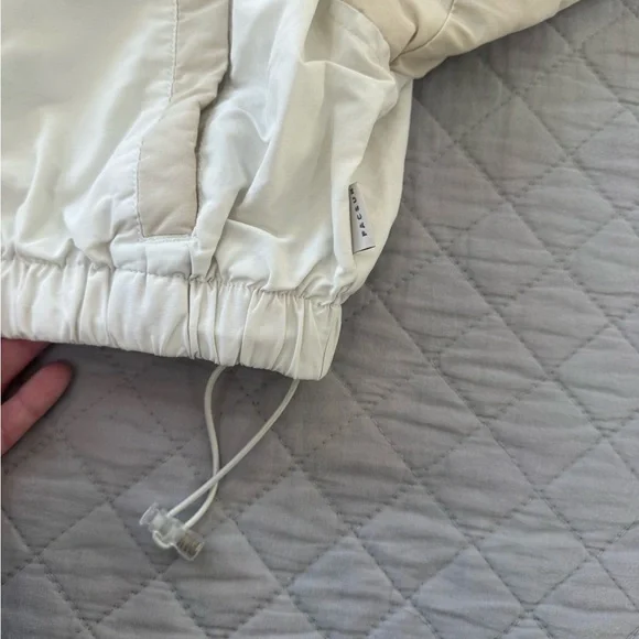 PacSun Women's Cream and Tan Cropped Bomber Jacket - Picture 6 of 8